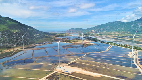 Ký kết hợp đồng tín dụng dự án điện gió trên đất liền tại tỉnh Ninh Thuận